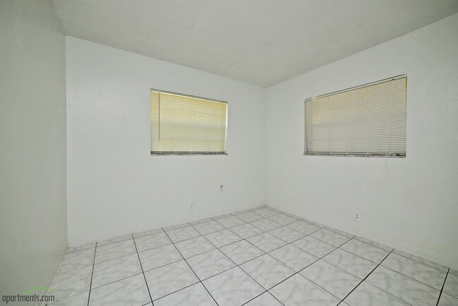Primary Photo - 874 SW 10th Dr