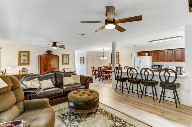 Foto del edificio - 925 Palm View Dr