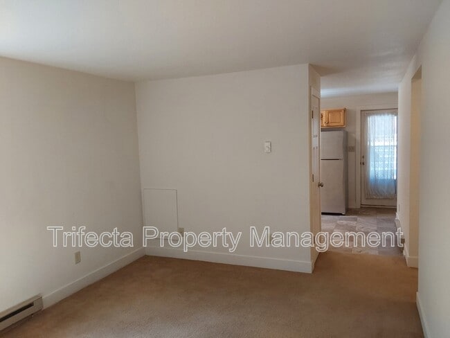 Building Photo - 716 Maple St