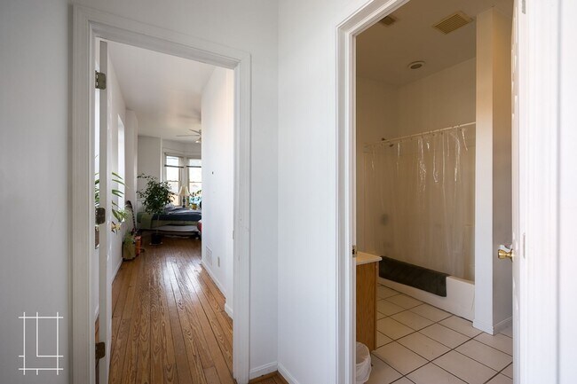 Foto del edificio - 79 Parsons Ave