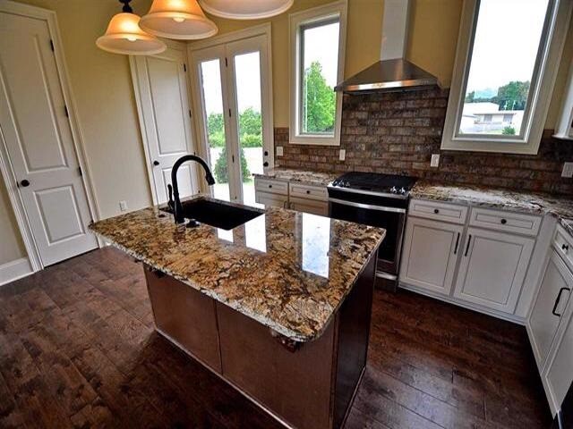 Building Photo - 2816 Village Cove