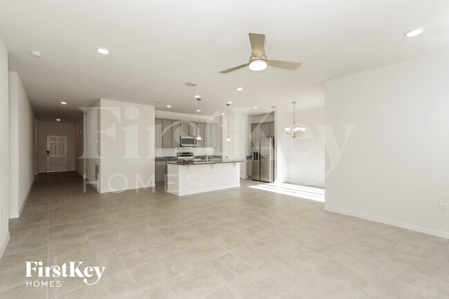 Foto del edificio - 531 Crown Rose Dr