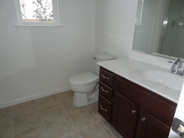Building Photo - Gated 4 Bedroom in Stone Point