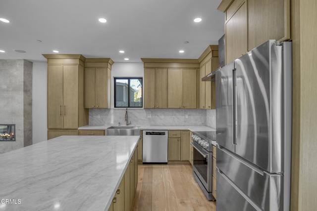 Foto del edificio - 611 W Claremont St