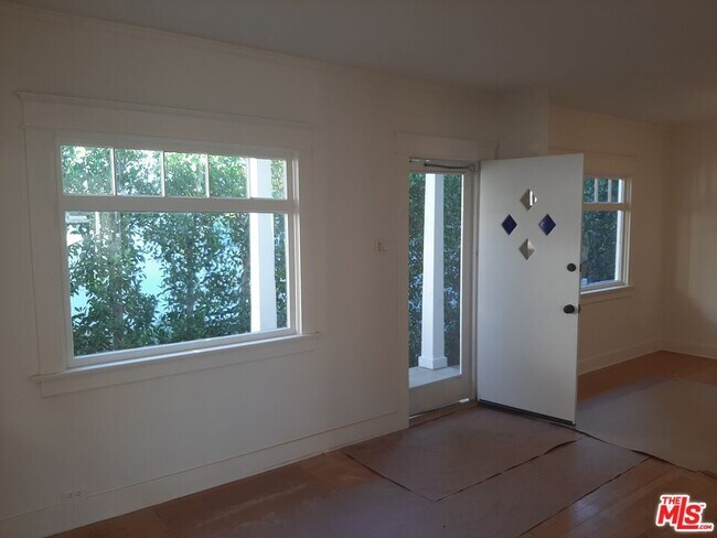 Building Photo - 643 Vernon Ave