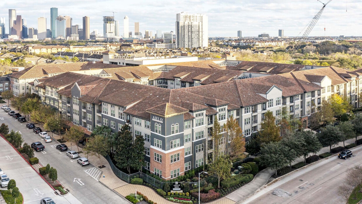 Whitmore 225 S Heights Blvd Houston, TX 77007