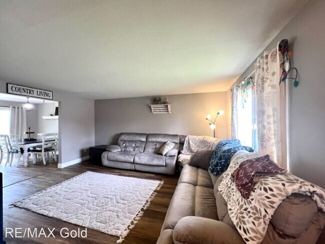 Foto del edificio - 3 br, 2 bath House - 690 East Huffaker Lane