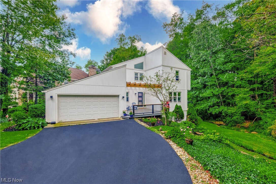 Foto principal - 17060 Sunset Dr