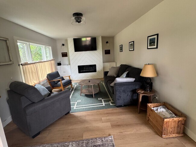 Foto del edificio - 4 Bedroom Updated Acreage