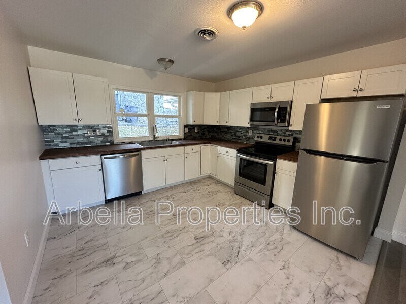 1302 Windsor Ave Unit Apt A, Bristol, TN 37620 Condo for Rent in