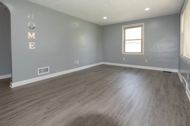 Building Photo - 2203 Peaslee Rd
