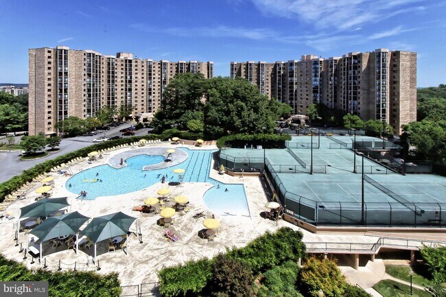 Foto del edificio - 5901 Mount Eagle Dr