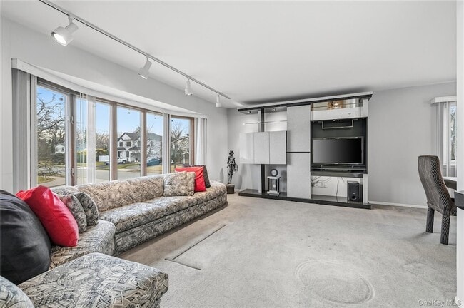 Photo - 20 Steuben Dr House