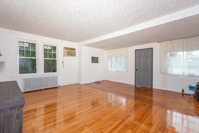 Building Photo - 37 5th Ave