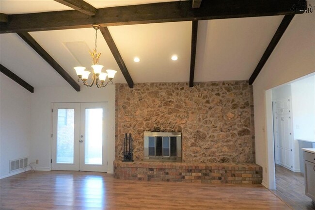 Building Photo - 5 Vera Ct