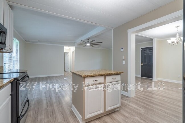 Foto del edificio - 253 Cedarcrest Rd