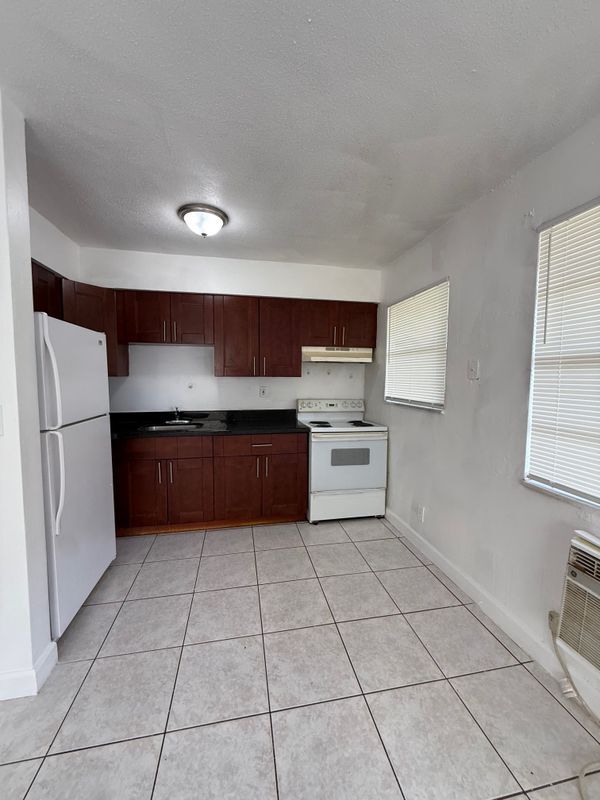 Foto del edificio - 5211 NW 17th Ct