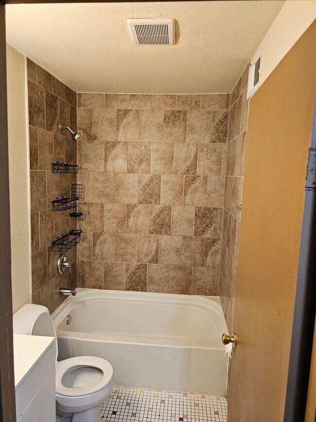 Foto del edificio - 7825 W Hampton Ave