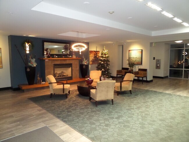 Building Photo - Immaculate & Roomy 2-Bedroom Condo in Grea...
