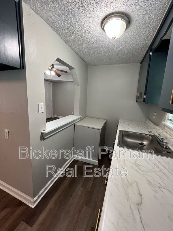 Foto del edificio - 826 Winston Rd