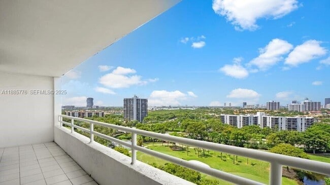 Foto del edificio - 20225 NE 34th Ct