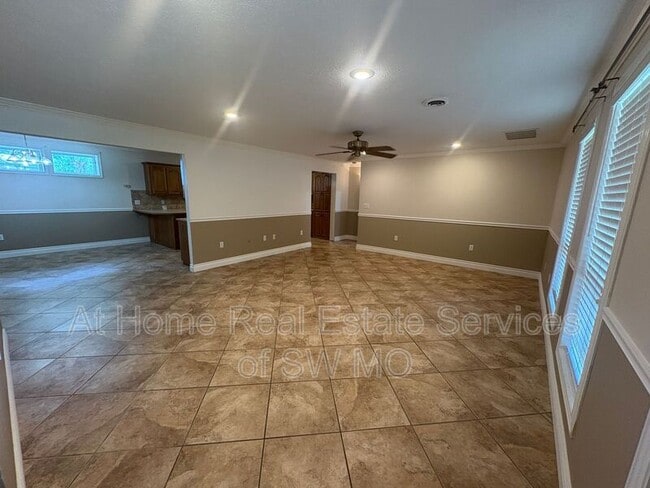 Building Photo - 226 Lilac Ln