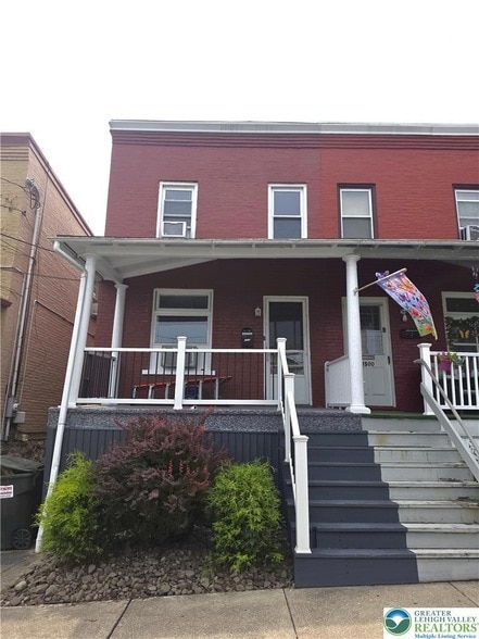 Building Photo - 1502 E 7th St