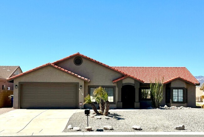 Building Photo - Custom 3 Bedroom, 2.5 Bath Home w/Bonus Ro...