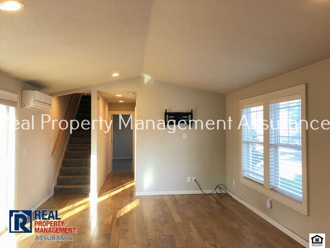 Foto del edificio - Quiet and Beautiful 3 BR/2.5 BA Hillsboro ...