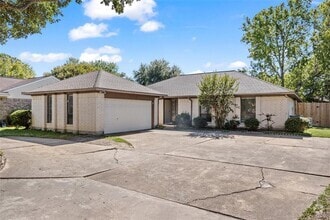 Building Photo - 6802 Vialinda Dr