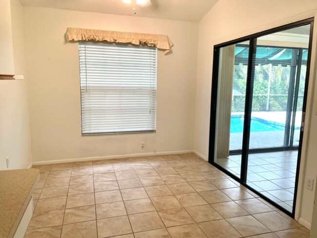 Foto del edificio - 3/2 ANNUAL - POOL HOUSE/W/ HUGE BONUS ROOM...