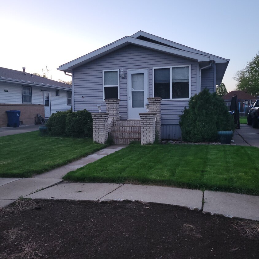 Primary Photo - 213 W 31st St