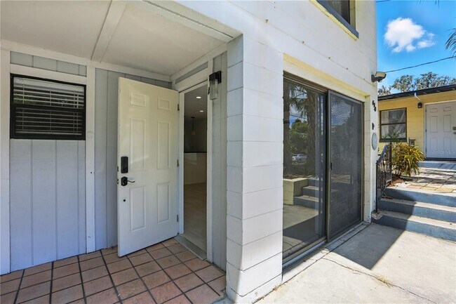 Foto del edificio - 614 N Hyer Ave