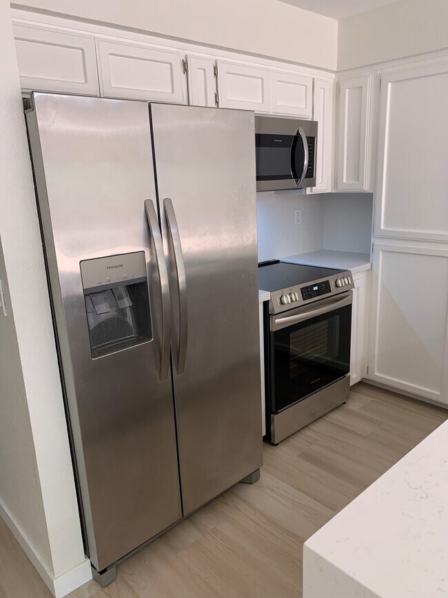 Foto del edificio - 387 Creekview Dr