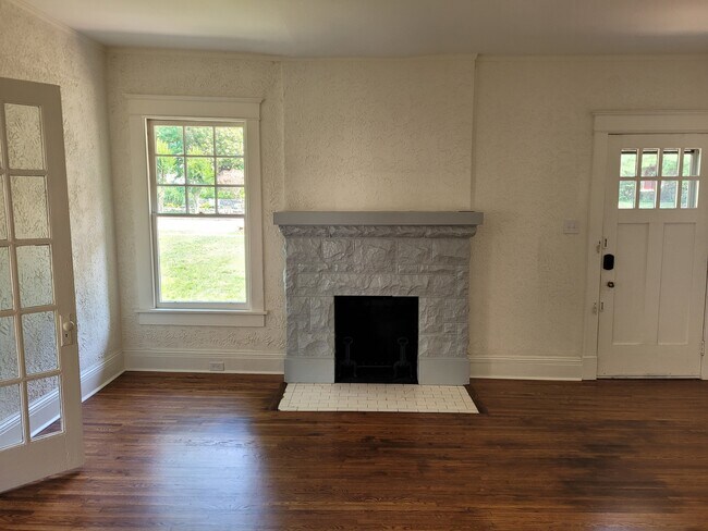 Foto del edificio - 3516 Byron Ave