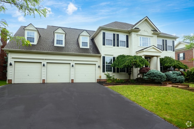 Building Photo - 7200 Fernridge Dr