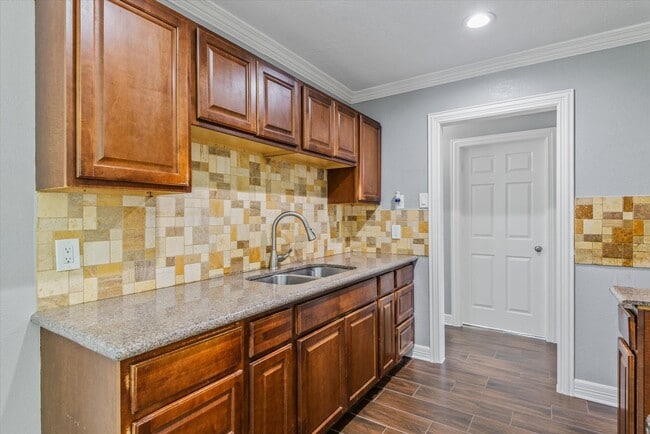 Building Photo - 6742 Feldspar St