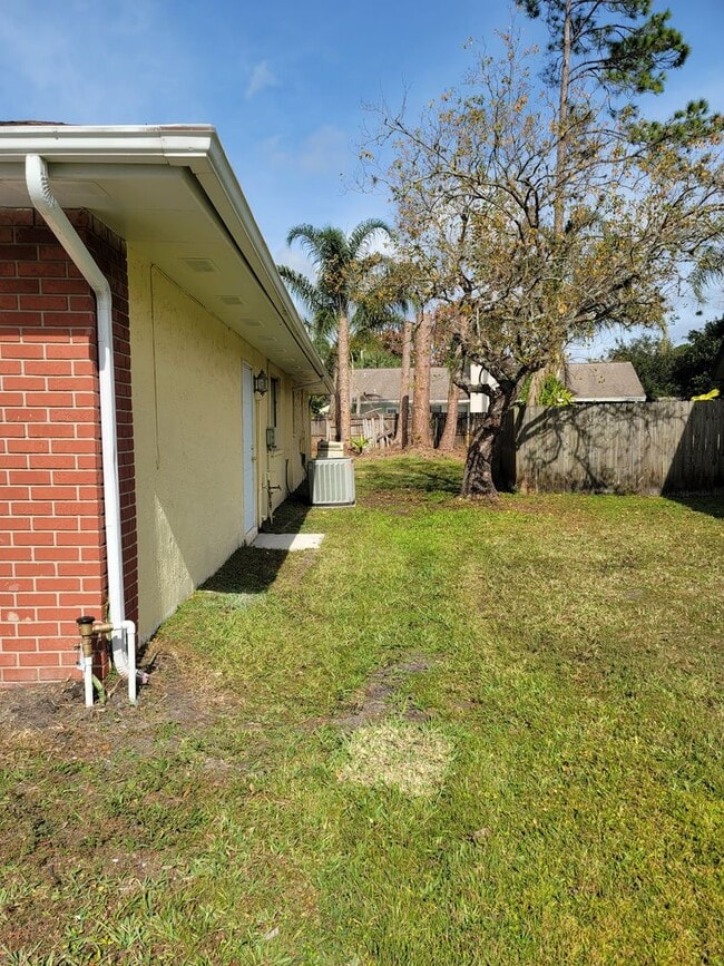 Building Photo - Enjoy Peaceful Living in this Northdale Co...