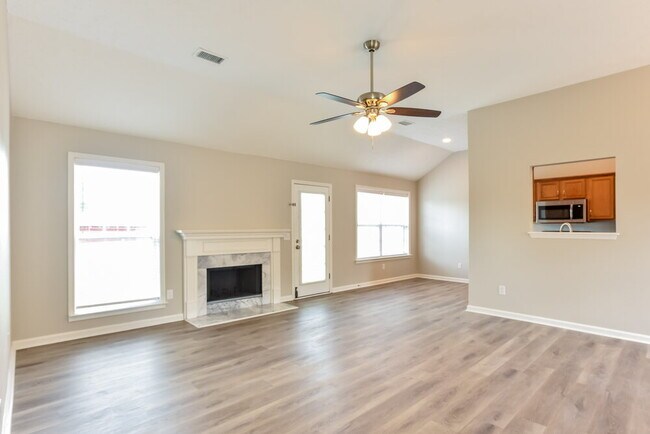 Foto del edificio - 416 Lake Forest Dr