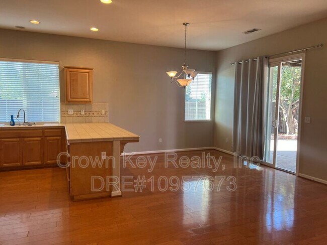 Building Photo - 4725 Dandelion Loop