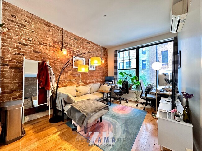 Foto del edificio - 72 Willoughby St
