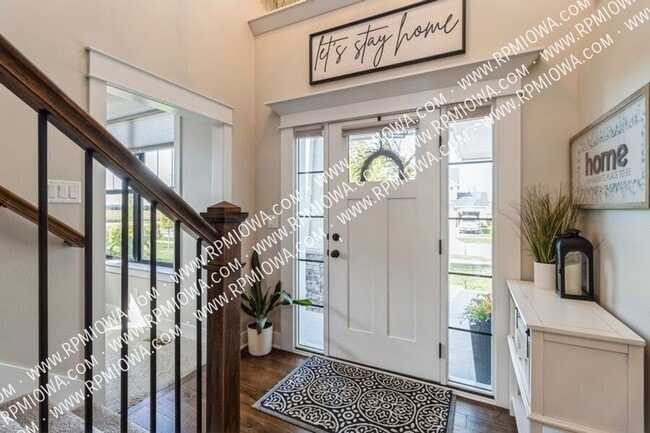Building Photo - OVER 3,000 S.F.!!  5 Bedroom, 3.5 Bathroom...