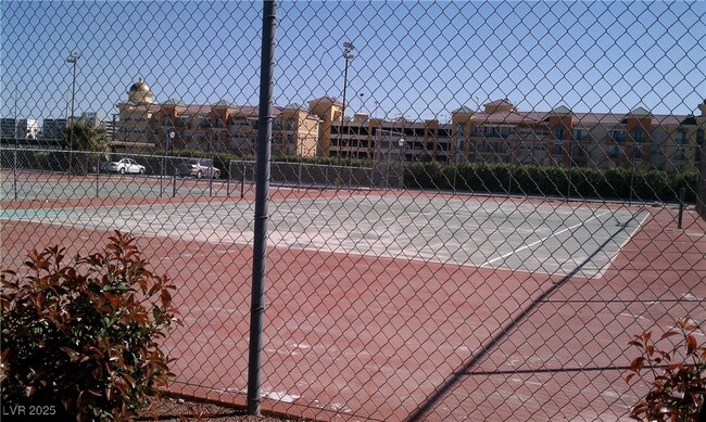 Foto del edificio - 3930 S University Center Dr