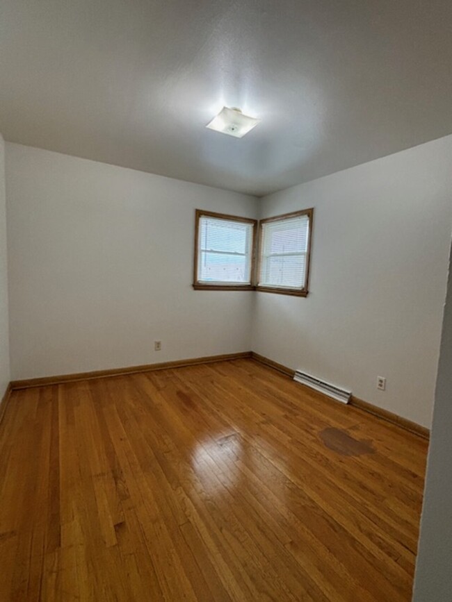 Building Photo - 4043 N 60th St