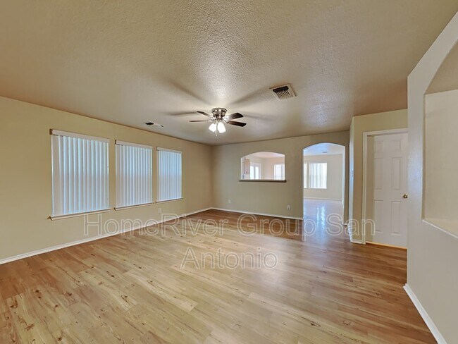 Building Photo - 447 S Water Ln