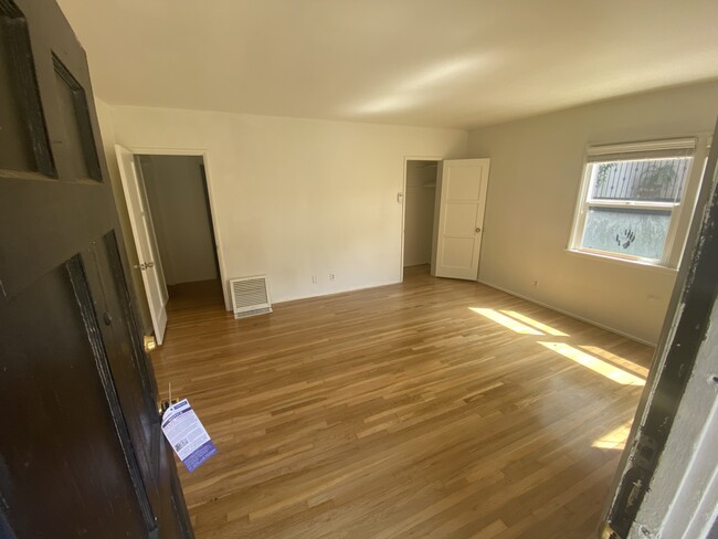 Foto del edificio - 2462 S Centinela Ave