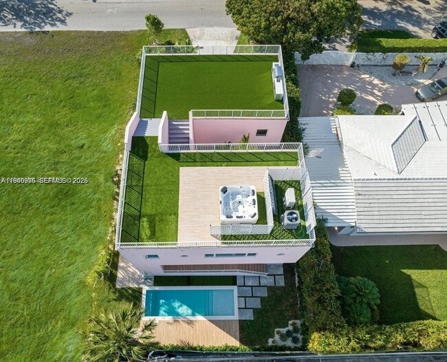 Foto del edificio - 1065 NE Little River Dr