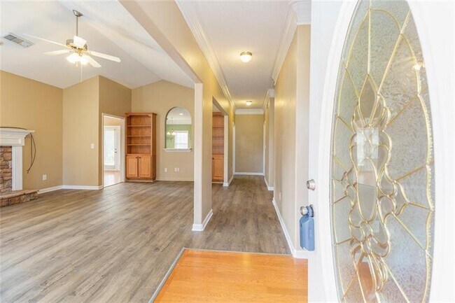 Foto del edificio - 300 McKendree Ct