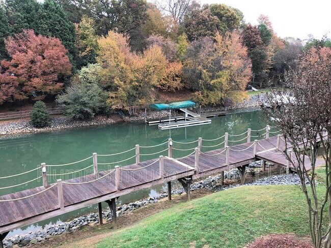 Foto del edificio - 103 Pier 33 Dr