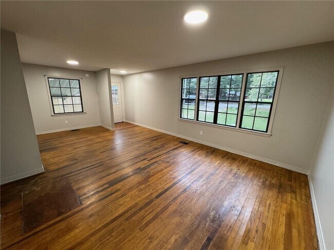 Foto del edificio - 2613 Old Military Rd